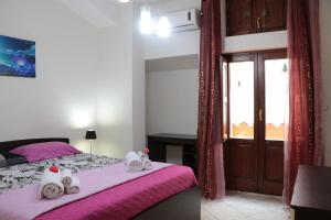 Postel nebo postele na pokoji v ubytování The Maze Vibo B&B