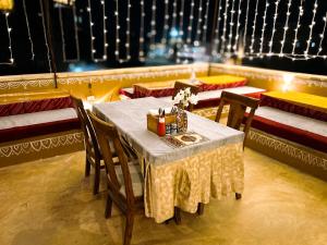 Nápoje v ubytování Garh Meera - A Sensational Boutique Hotel