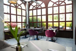 A restaurant or other place to eat at arte Hotel Linz