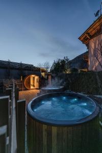 Bazén v ubytování Hotel garni Meledrio nebo v jeho okolí