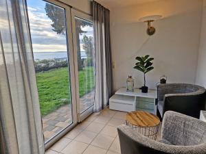 Istumisnurk majutusasutuses Ferienwohnung Ostseeheim - 1 Reihe mit Meerblick