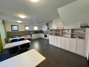 Kuchyň nebo kuchyňský kout v ubytování Radlerherberge Mainbernheim + 14 fotografií