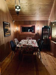 Imagine din galeria proprietății Nydelig hytte ved havet nært Tromsø în Tromsø +19 fotografii