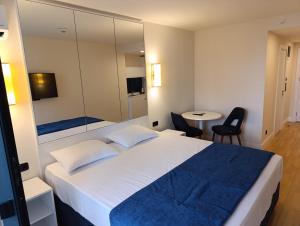 Postel nebo postele na pokoji v ubytování Orbi City - Luxury Hotel - Sea View