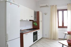 Kuchyň nebo kuchyňský kout v ubytování The Maze Vibo B&B