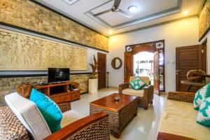 TV a/nebo společenská místnost v ubytování Asli Bali Villas by AGATA