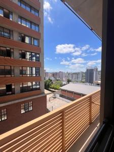 Μπαλκόνι ή βεράντα στο Apartamento 1 quarto, com garagem no centro próximo Hospital de Caridade