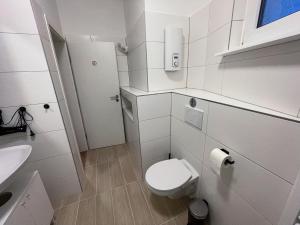 a small bathroom with a toilet and a sink at bookandstay24 Die-burg 4 Zimmerwohnung mit Küche und Balkon bei Darmstadt, Frankfurt, RheinMain Gebiet in Dieburg +9 photos