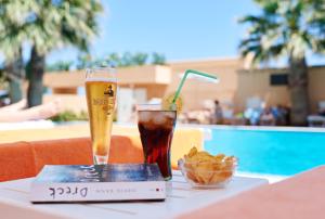 Bazén v ubytování Hotel Punta Nord Est nebo v jeho okolí