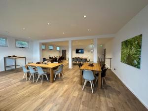 a dining room with wooden tables and chairs at Lieblingsquartier Sankt Andreasberg Studio 9 in Sankt Andreasberg