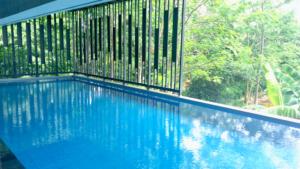 Kolam renang di atau dekat dengan Cordova Suites