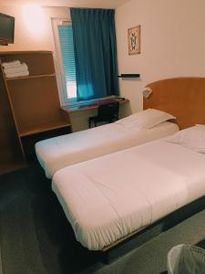 Postel nebo postele na pokoji v ubytování Quick Palace Saint Brieuc