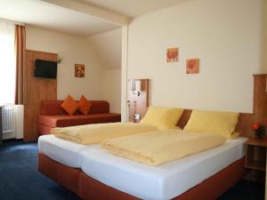 Postel nebo postele na pokoji v ubytování Hotel Schützen