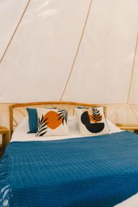 Ένα ή περισσότερα κρεβάτια σε δωμάτιο στο Parada Beach Camp