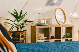 Ένα ή περισσότερα κρεβάτια σε δωμάτιο στο Parada Beach Camp