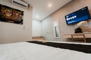 TV a/nebo společenská místnost v ubytování Kelating Dream Guest House