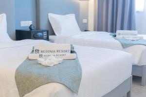 Postel nebo postele na pokoji v ubytování Bohol Panglao Begonia Resort