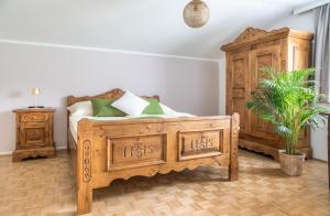 Postel nebo postele na pokoji v ubytování Stadtbauernhof Salzburg - Ferienwohnung - Gut Unterleithen