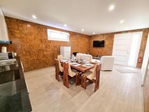 a kitchen and dining room with a table and chairs at Casa Caromba, Sunrise in Prazeres