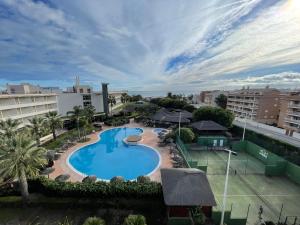 an overhead view of a swimming pool at a resort at AGH Canet in Canet de Berenguer