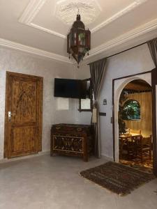 TV a/nebo společenská místnost v ubytování Berber Riad Villa Aourir Agadir