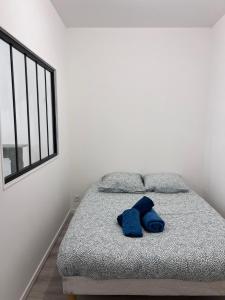 Postel nebo postele na pokoji v ubytování Au bord de l'eau