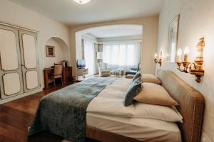 Voodi või voodid majutusasutuse Romantik Hotel Castello Seeschloss toas