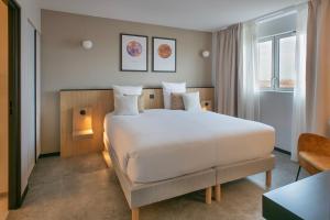 Sevenline Purpan Toulouse客房内的一张或多张床位