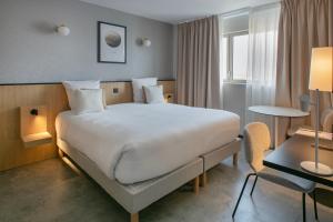 Sevenline Purpan Toulouse客房内的一张或多张床位