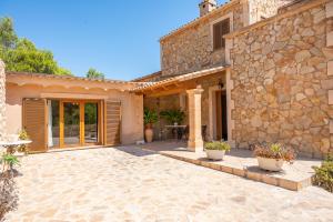 Το κτήριο όπου στεγάζεται  η παραθεριστική κατοικία