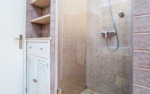 a shower with a glass door in a bathroom at Apartamento Varadero Mestral by MHR in Portocolom