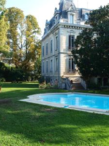 Bazén v ubytování Villa Magnolia Parc - adults only nebo v jeho okolí