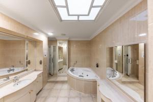 Kúpeľňa v ubytovaní President Boutique Apartments #8 by Goodnite cz
