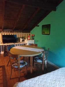 a kitchen with a table and chairs in a room at departamento de 1 ambiente planta alta in Mar del Plata
