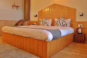 Voodi või voodid majutusasutuse Bayith Cafe and Stay toas