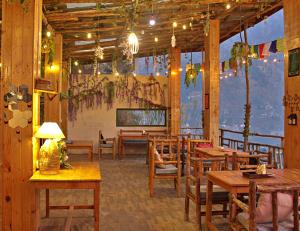 Restoran või mõni muu söögikoht majutusasutuses Bayith Cafe and Stay