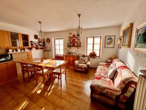a living room with a table and a couch at B&B La Mandorla in Quart