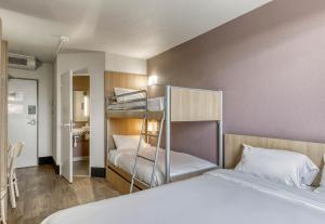 Postel nebo postele na pokoji v ubytování B&B HOTEL Clermont-Ferrand Gerzat