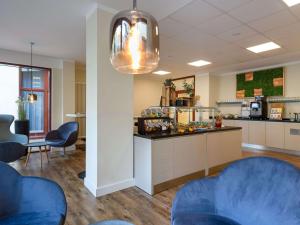 A kitchen or kitchenette at Mercure Hotel Erfurt Altstadt