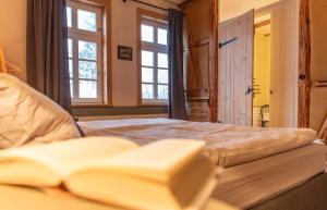 Ένα ή περισσότερα κρεβάτια σε δωμάτιο στο Kutscherstube Gutshof Fürstenberg
