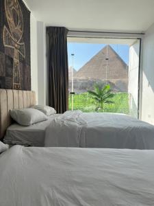 Postel nebo postele na pokoji v ubytování Sola Pyramids inn