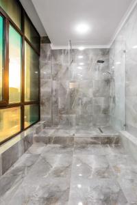 Ένα μπάνιο στο GRAND OPERA HOTEL