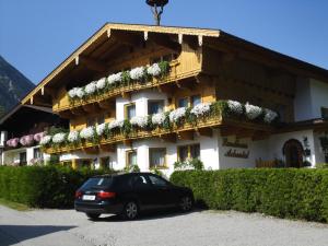 The building in which a vendégházakat is located