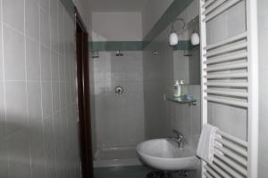 Ett badrum på Hotel Terranova