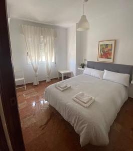 Postel nebo postele na pokoji v ubytování Vive Huelva MARINA WIFI 300 VFTHU01194