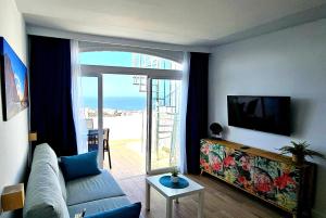 TV a/nebo společenská místnost v ubytování Ocean View Apartments