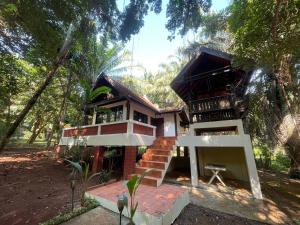 Το κτήριο όπου στεγάζεται  η παραθεριστική κατοικία