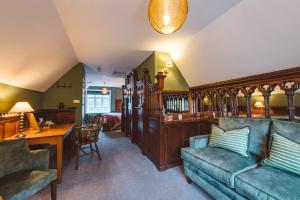 a living room with a couch and a desk at Bel And The Dragon-Churt in Farnham