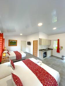 Pare LODGE TAHITI客房内的一张或多张床位