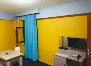 TV a/nebo společenská místnost v ubytování Yeni Yıldız Otel